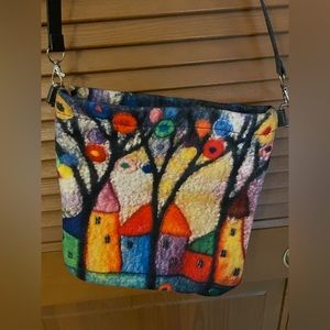 Super fun shoulder bag.